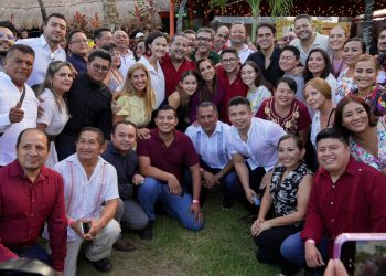 La gobernadora Mara Lezama con sus simpatizantes.
