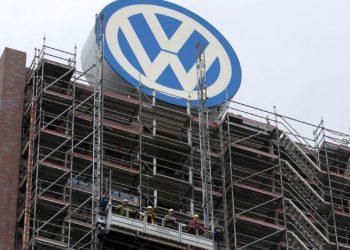 Trabajadores de Volkswagen México durante las negociaciones para evitar una huelga en las plantas de Puebla y Guanajuato