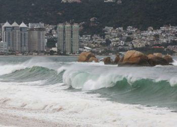 Huracán Polo categoría 5 provoca cierre de puertos y activación de refugios temporales