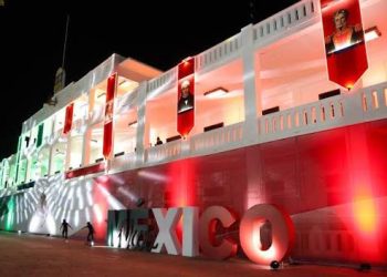Comercios de Cancún esperan repunte de compras por la Noche Mexicana 2026