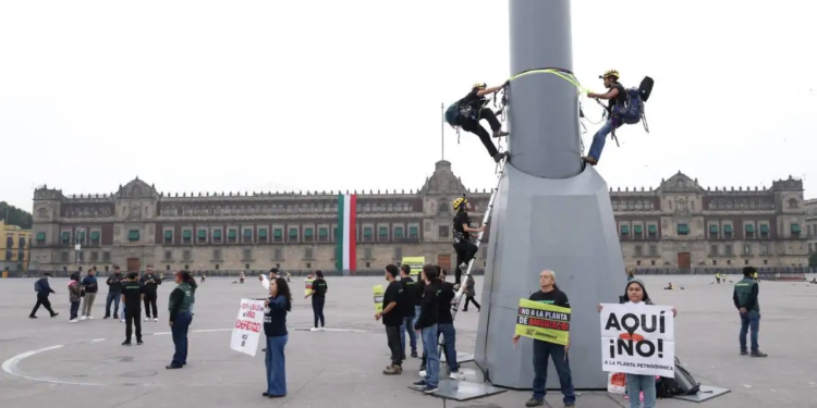 Greenpeace en el Zócalo