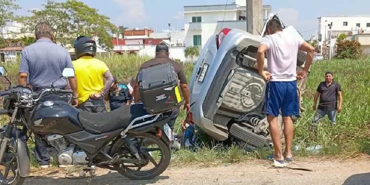 Accidente automovilístico en la Villahermosa-Teapa deja dos muertos